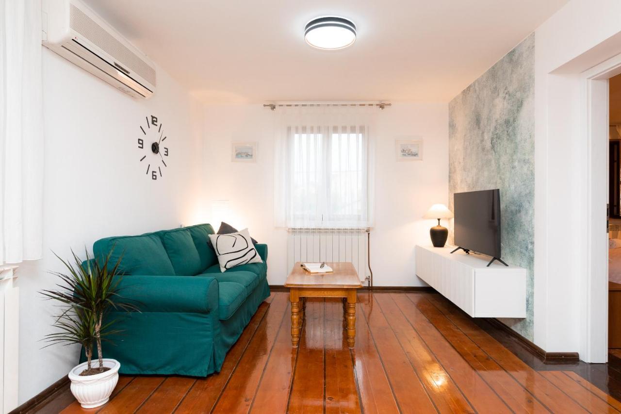 Bepa Apartment Supetar Exterior photo