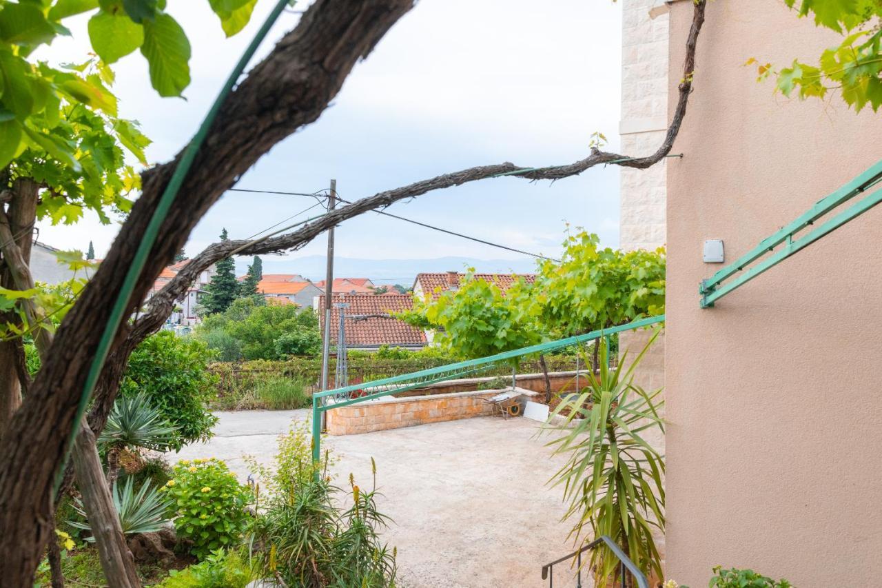 Bepa Apartment Supetar Exterior photo