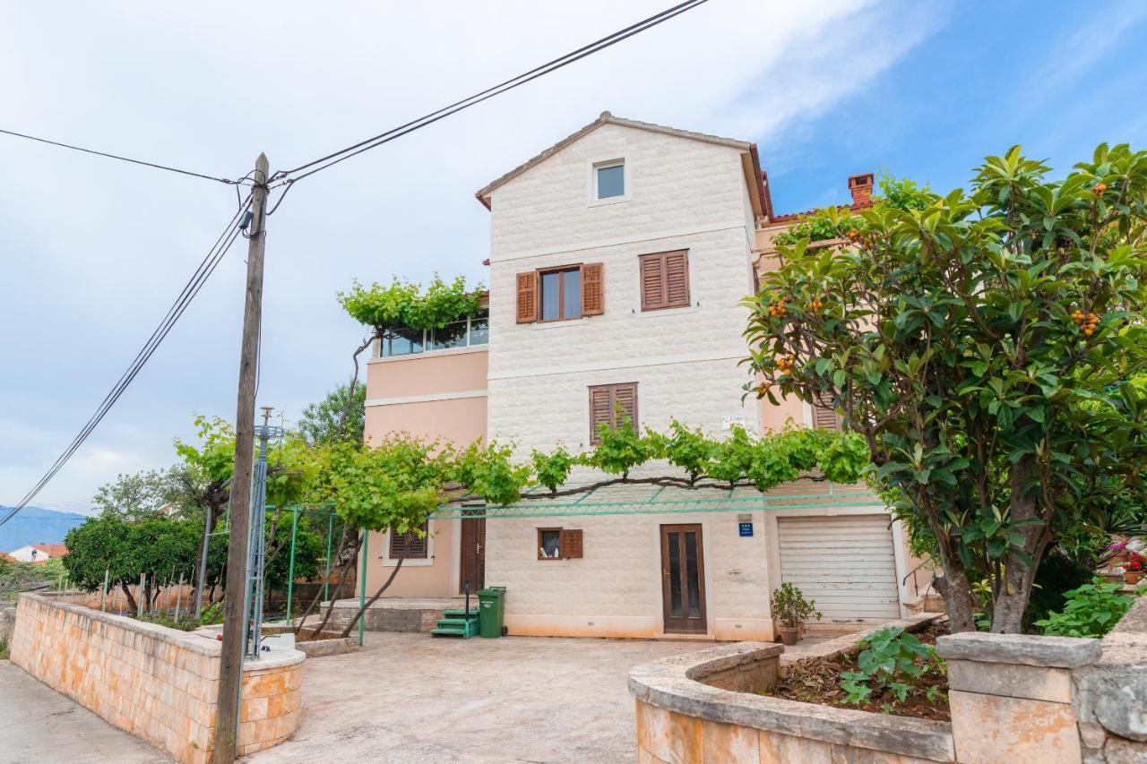 Bepa Apartment Supetar Exterior photo