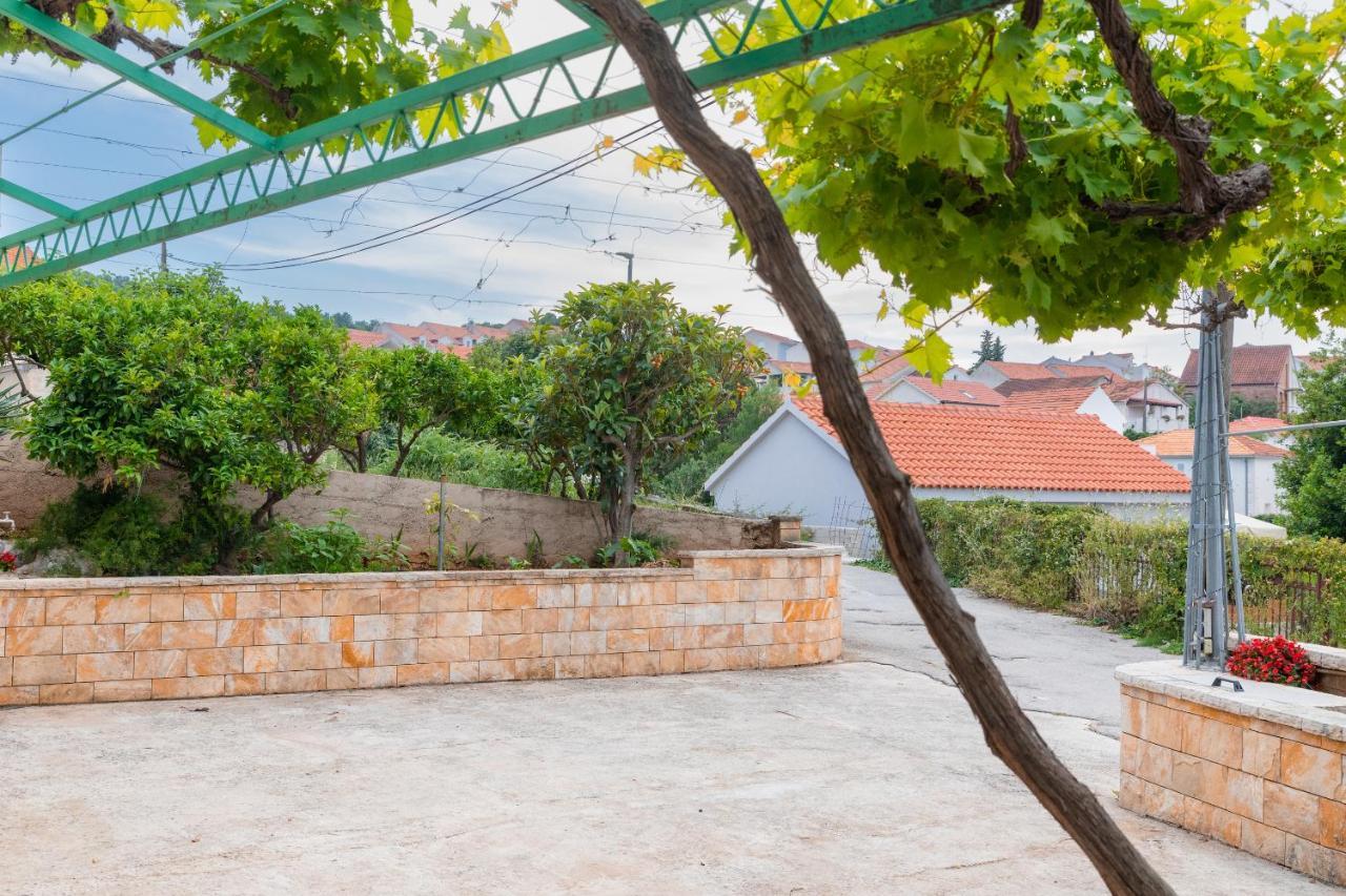 Bepa Apartment Supetar Exterior photo