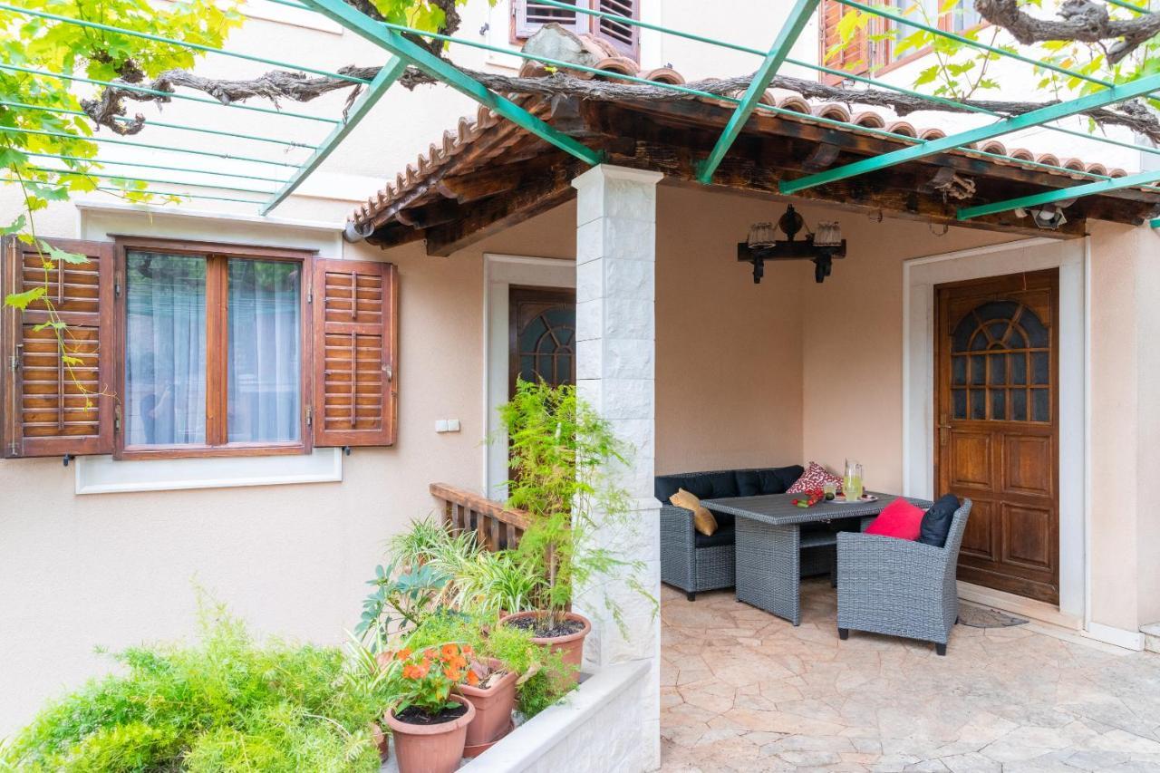 Bepa Apartment Supetar Exterior photo